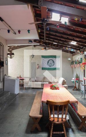 Casa à venda com 240m², 4 quartos e 6 vagas Casa à venda com 240m², 4 quartos e 6 vagasÁrea Gourmet