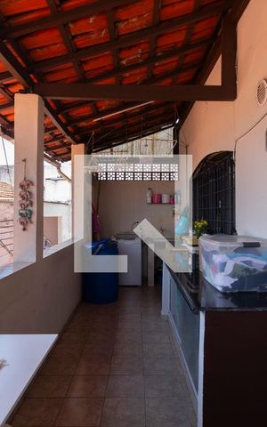 Casa à venda com 240m², 4 quartos e 6 vagas Casa à venda com 240m², 4 quartos e 6 vagasÁrea de Serviço