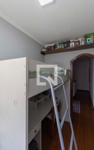 Casa à venda com 240m², 4 quartos e 6 vagas Casa à venda com 240m², 4 quartos e 6 vagasQuarto 1