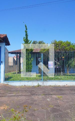 Casa à venda com 178m², 3 quartos e 1 vaga Casa à venda com 178m², 3 quartos e 1 vagaFachada