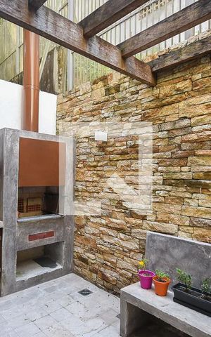 Casa de condomínio à venda com 200m², 4 quartos e 2 vagas Casa de condomínio à venda com 200m², 4 quartos e 2 vagasChurrasqueira