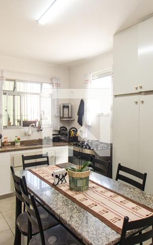 Casa à venda com 132m², 3 quartos e 2 vagas Casa à venda com 132m², 3 quartos e 2 vagasCozinha