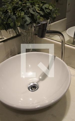 Apartamento à venda com 70m², 2 quartos e 1 vaga Apartamento à venda com 70m², 2 quartos e 1 vagaBanheiro Social