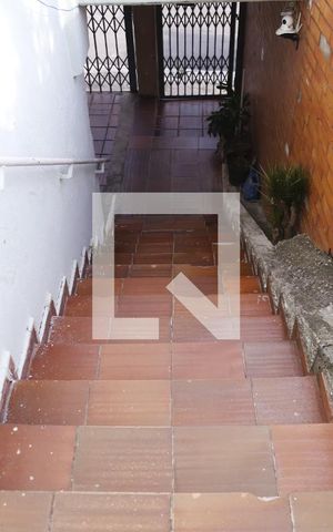 Casa à venda com 450m², 5 quartos e 3 vagasEscada