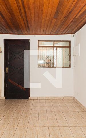 Casa à venda com 70m², 3 quartos e sem vaga Casa à venda com 70m², 3 quartos e sem vagaSala
