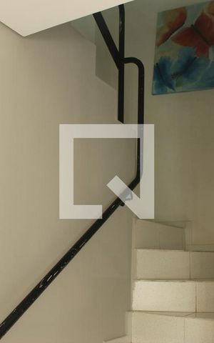 Casa de condomínio à venda com 96m², 3 quartos e 2 vagasEscada