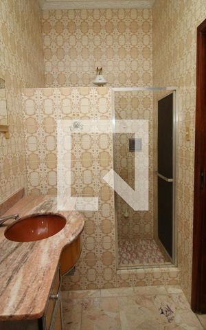 Casa à venda com 339m², 5 quartos e 1 vagaBanheiro