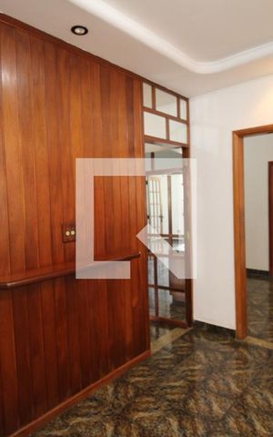 Casa à venda com 339m², 5 quartos e 1 vagaSala de estar