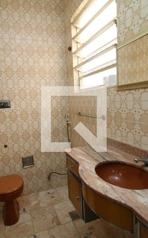 Casa à venda com 339m², 5 quartos e 1 vagaBanheiro