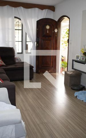 Casa à venda com 156m², 4 quartos e 2 vagas Casa à venda com 156m², 4 quartos e 2 vagasSala