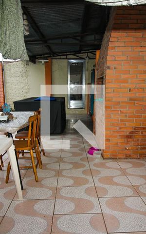 Casa à venda com 226m², 4 quartos e 1 vaga Casa à venda com 226m², 4 quartos e 1 vagaVaranda