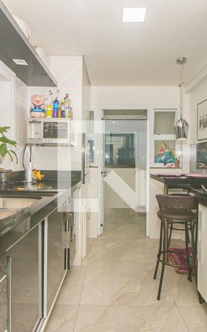 Apartamento para alugar com 120m², 3 quartos e 2 vagas Apartamento para alugar com 120m², 3 quartos e 2 vagasCozinha e Área de Serviço