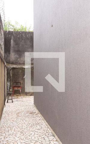 Casa à venda com 100m², 2 quartos e 2 vagasCorredor lateral