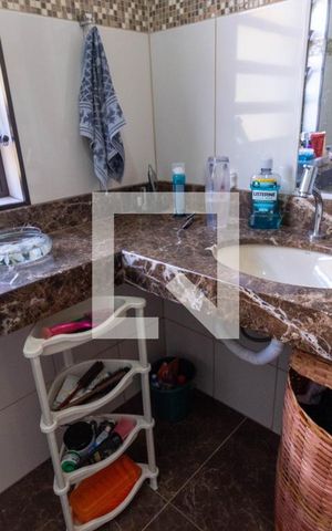 Casa à venda com 160m², 4 quartos e 2 vagasBanheiro 1