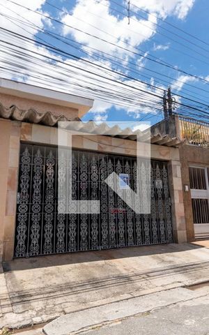 Casa à venda com 160m², 4 quartos e 2 vagasFachada