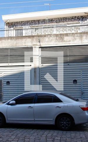 Casa para alugar com 220m², 3 quartos e 1 vaga Casa para alugar com 220m², 3 quartos e 1 vagaFachada
