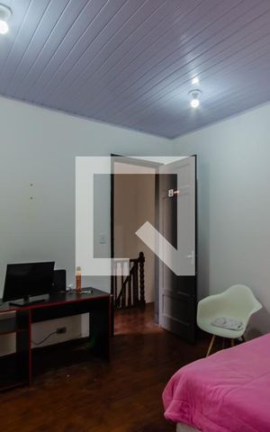 Casa à venda com 200m², 6 quartos e 1 vaga Casa à venda com 200m², 6 quartos e 1 vagaQuarto 1