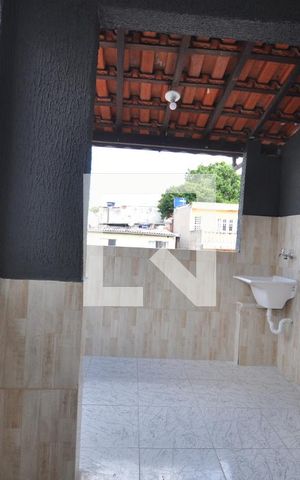 Casa para alugar com 72m², 2 quartos e 1 vagaÁrea de Serviço