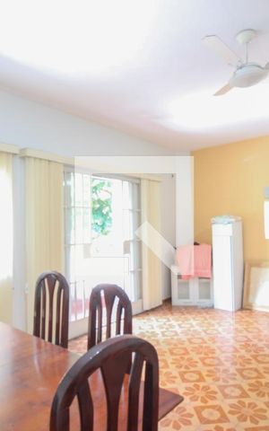 Casa à venda com 95m², 2 quartos e sem vaga Casa à venda com 95m², 2 quartos e sem vagaSala