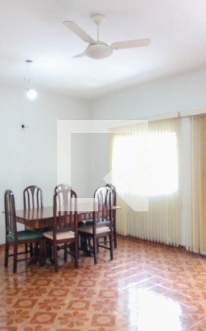 Casa à venda com 95m², 2 quartos e sem vaga Casa à venda com 95m², 2 quartos e sem vagaSala
