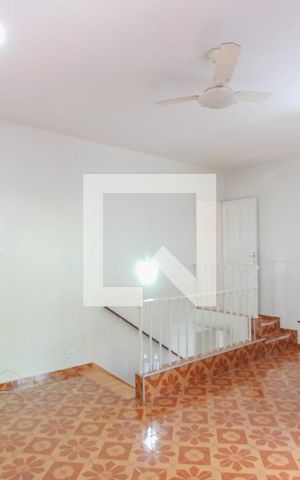 Casa à venda com 95m², 2 quartos e sem vaga Casa à venda com 95m², 2 quartos e sem vagaSala
