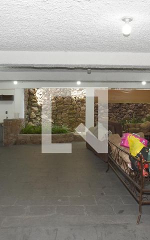Casa à venda com 1000m², 3 quartos e 6 vagasGaragem