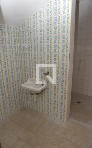 Casa à venda com 1000m², 3 quartos e 6 vagasGaragem - Banheiro