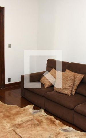 Casa à venda com 1000m², 3 quartos e 6 vagasSala de TV