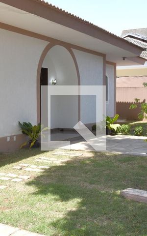 Casa à venda com 1000m², 3 quartos e 6 vagasQuintal