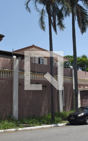 Casa à venda com 1000m², 3 quartos e 6 vagasFachada