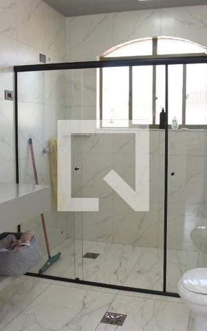 Casa à venda com 1000m², 3 quartos e 6 vagasBanheiro da Suíte 1