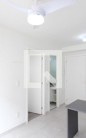 Apartamento à venda com 35m², 2 quartos e sem vaga Apartamento à venda com 35m², 2 quartos e sem vagaSala/Cozinha
