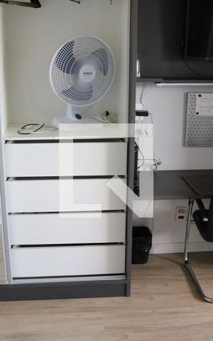 Apartamento para alugar com 30m², 1 quarto e 1 vagaGuarda roupa/ tv/ mesa de trabalho 