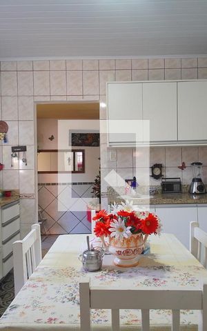 Casa à venda com 125m², 2 quartos e 2 vagas Casa à venda com 125m², 2 quartos e 2 vagasCozinha