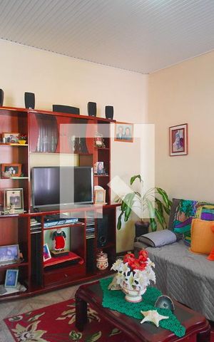 Casa à venda com 125m², 2 quartos e 2 vagas Casa à venda com 125m², 2 quartos e 2 vagasSala