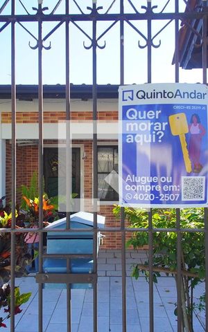 Casa à venda com 125m², 2 quartos e 2 vagas Casa à venda com 125m², 2 quartos e 2 vagasFachada