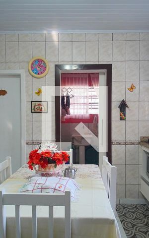 Casa à venda com 125m², 2 quartos e 2 vagas Casa à venda com 125m², 2 quartos e 2 vagasCozinha