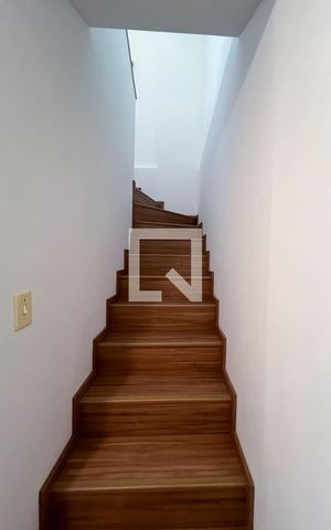 Apartamento à venda com 53m², 1 quarto e 1 vaga Apartamento à venda com 53m², 1 quarto e 1 vagaEscada