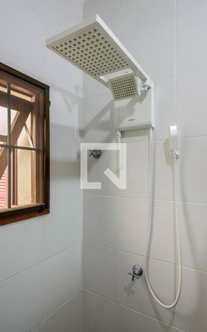 Casa à venda com 170m², 5 quartos e 3 vagas Casa à venda com 170m², 5 quartos e 3 vagasBanheiro da Suíte