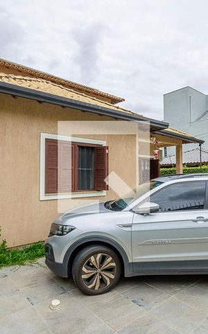 Casa à venda com 170m², 5 quartos e 3 vagas Casa à venda com 170m², 5 quartos e 3 vagasEntrada