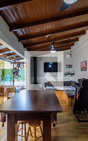Casa à venda com 170m², 5 quartos e 3 vagas Casa à venda com 170m², 5 quartos e 3 vagasChurrasqueira