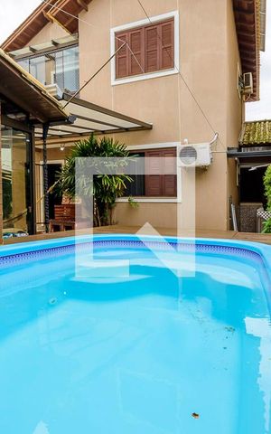 Casa à venda com 170m², 5 quartos e 3 vagas Casa à venda com 170m², 5 quartos e 3 vagasPiscina