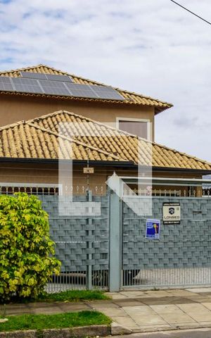 Casa à venda com 170m², 5 quartos e 3 vagas Casa à venda com 170m², 5 quartos e 3 vagasFachada