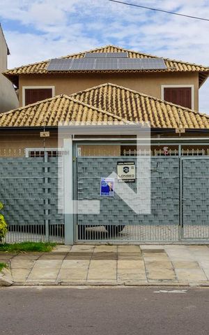 Casa à venda com 170m², 5 quartos e 3 vagas Casa à venda com 170m², 5 quartos e 3 vagasFachada
