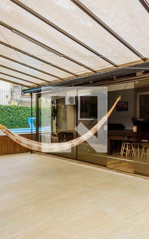 Casa à venda com 170m², 5 quartos e 3 vagas Casa à venda com 170m², 5 quartos e 3 vagasQuintal