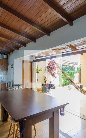 Casa à venda com 170m², 5 quartos e 3 vagas Casa à venda com 170m², 5 quartos e 3 vagasChurrasqueira