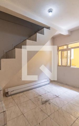 Casa à venda com 200m², 5 quartos e 2 vagas Casa à venda com 200m², 5 quartos e 2 vagasCasa 2 - Sala