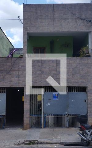 Casa à venda com 200m², 5 quartos e 2 vagas Casa à venda com 200m², 5 quartos e 2 vagasFachada