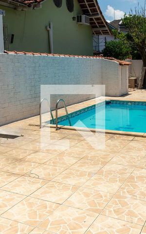 Casa à venda com 140m², 3 quartos e 2 vagas Casa à venda com 140m², 3 quartos e 2 vagasÁrea externa - Piscina