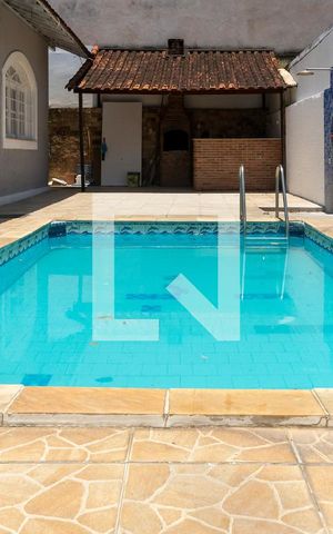 Casa à venda com 140m², 3 quartos e 2 vagas Casa à venda com 140m², 3 quartos e 2 vagasÁrea externa - Piscina